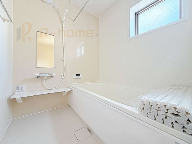 小美玉市小川第1　新築戸建て　2号棟の浴室|１坪タイプの大きなお風呂で、小さなお子様とご一緒に入浴いただける広さです！