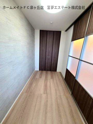 【洋室】 | ラ・メゾン・プラム | リビングと洋室の間仕切りを閉めたとき