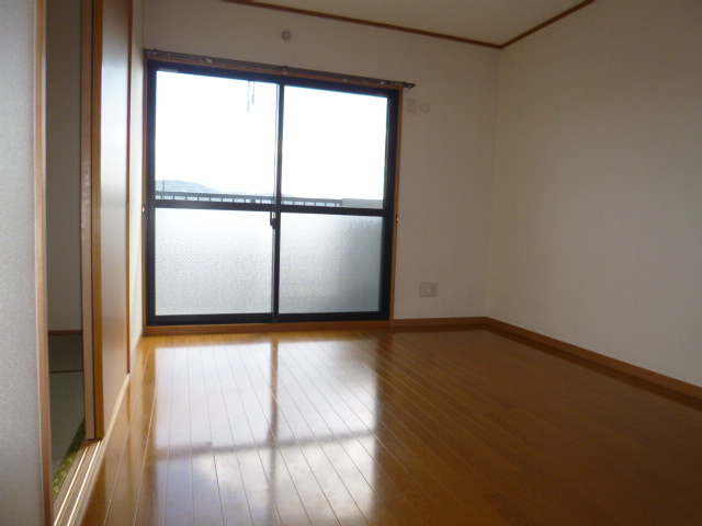 メゾンエトワールの居間・リビング|洋室