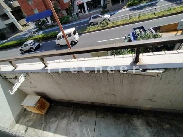 相良ビルのバルコニー