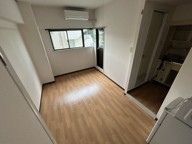 ヴィークル学院前の居間・リビング