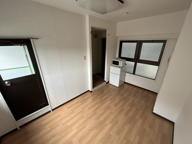 ヴィークル学院前の居間・リビング