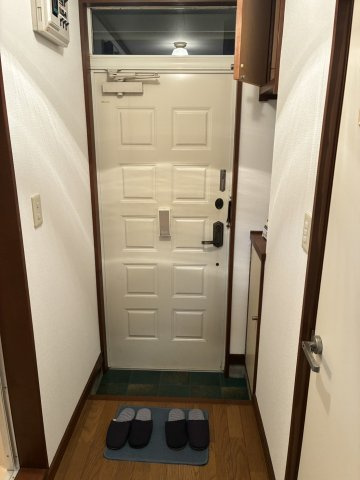 ネクスト中野山の玄関