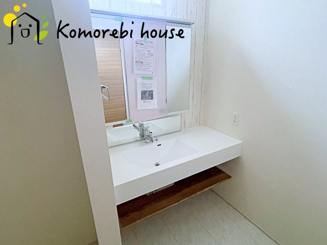 白岡市小久喜　新築一戸建て　ブルーミングガーデン　02の独立洗面台