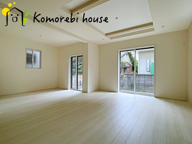 白岡市小久喜　新築一戸建て　ブルーミングガーデン　02の居間・リビング|9/11撮影