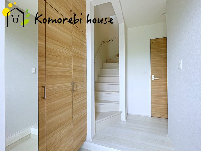 白岡市小久喜　新築一戸建て　ブルーミングガーデン　02の玄関