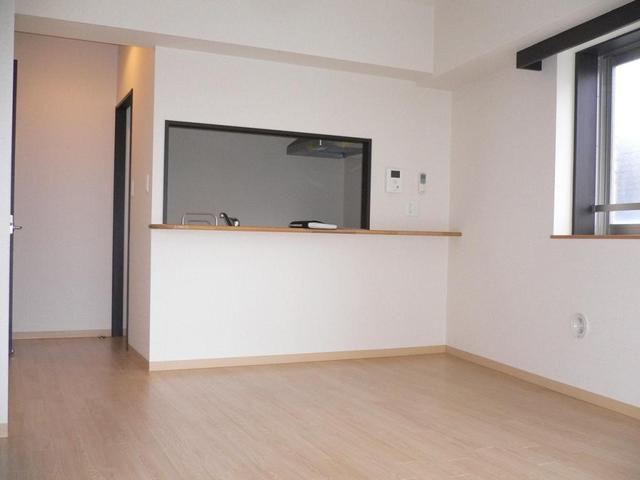 クール・ドゥ・サンセールの内装|カウンターキッチン