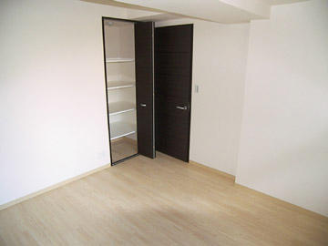 クール・ドゥ・サンセールの洋室|明るい洋室