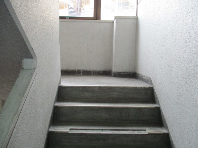 共用部の階段です