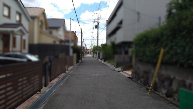 伊丹市梅ノ木　中古戸建の前面道路含む現地写真