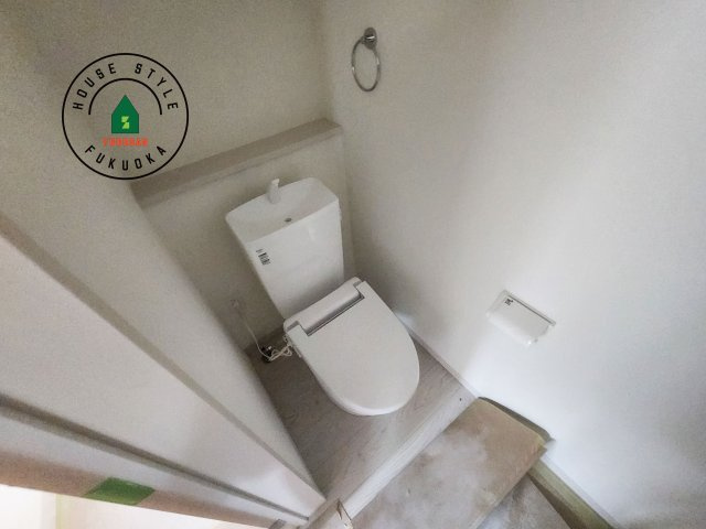 春日市大谷5丁目第3-1棟（1号棟）のトイレ|温水洗浄便座を完備しております。2ヶ所にトイレがあるのは朝の慌ただしい時間も安心です。