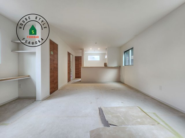 春日市大谷5丁目第3-1棟（1号棟）の居間・リビング|ご家族を近くに感じられる対面キッチンのLDK。会話もはずみそうですね。