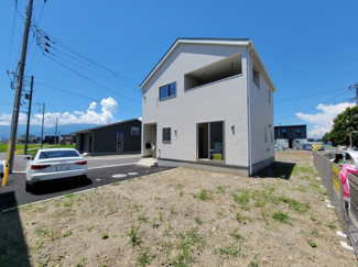【外観】 | 建物完成済み　静かな住環境を是非現地にてご体感ください。住宅性能評価書付き、安心と品質が見える家です。