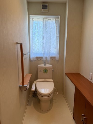 玉津町西河原戸建のトイレ