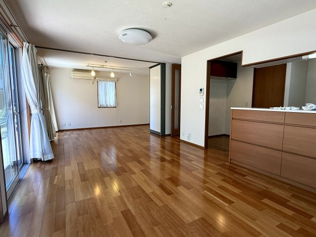 玉津町西河原戸建の居間・リビング