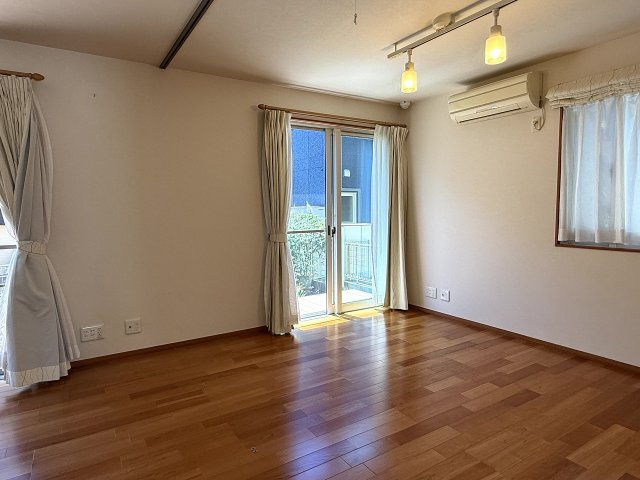 玉津町西河原戸建の居間・リビング