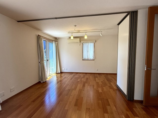 玉津町西河原戸建の居間・リビング