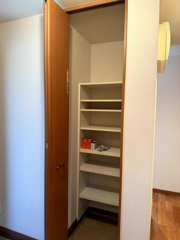 玉津町西河原戸建の収納