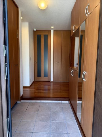 玉津町西河原戸建の玄関