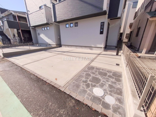 草加市手代1丁目 新築分譲住宅 全2棟 1号棟の駐車場