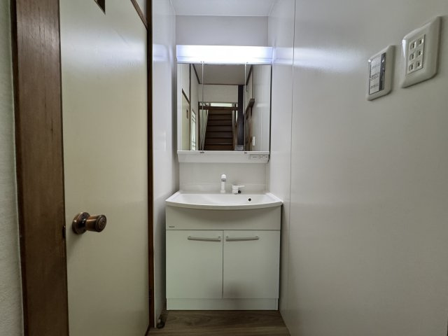 神田１丁目貸家の独立洗面台