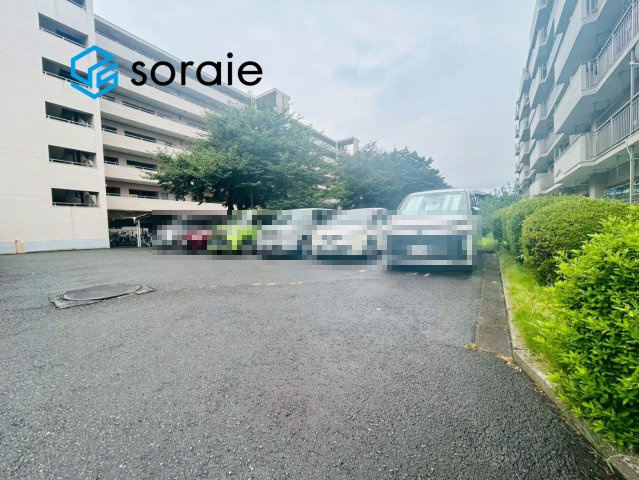 向陽ハイツＢ棟の駐車場
