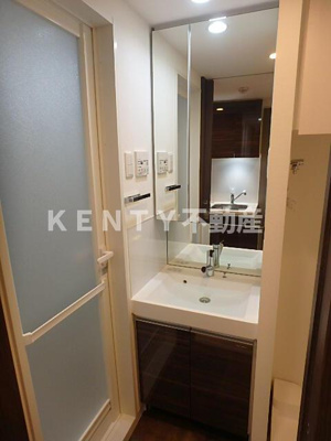 【洗面所】 | ＸＥＢＥＣ大鳥居ＡＳＹＬＣＯＵＲＴ | ゆったりとスペースのある洗面所