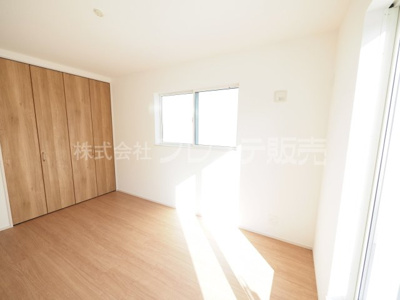 【洋室】 | 奈良市帝塚山3丁目の新築一戸建 全２区画 | 現地写真（１号地２階洋室）全室南向きですので、陽あたり良好です♪