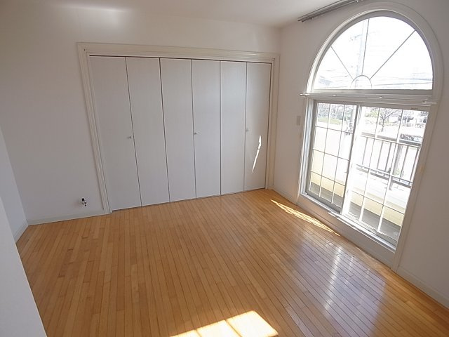 ハイツオーの内装|明るい室内です