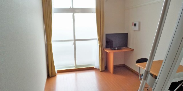 レオパレスフォレの居間・リビング