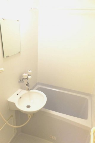 レオパレスＱＢＥの浴室