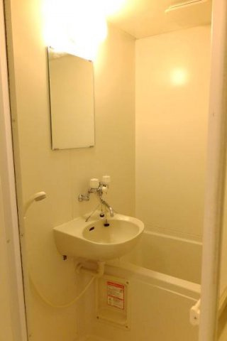 レオパレスアネックス志津の浴室|一人暮らしにも嬉しいバス・トイレ別