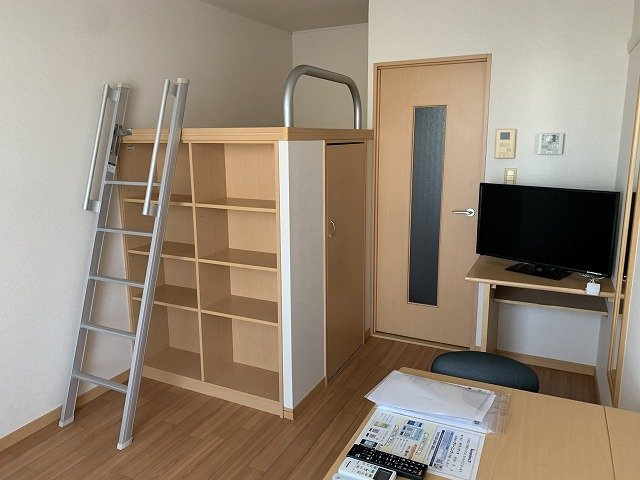 レオパレスひなたの居間・リビング