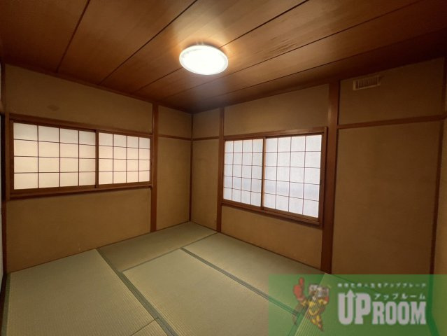 ネコと子犬のワルツの和室