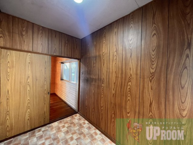 ネコと子犬のワルツの内装