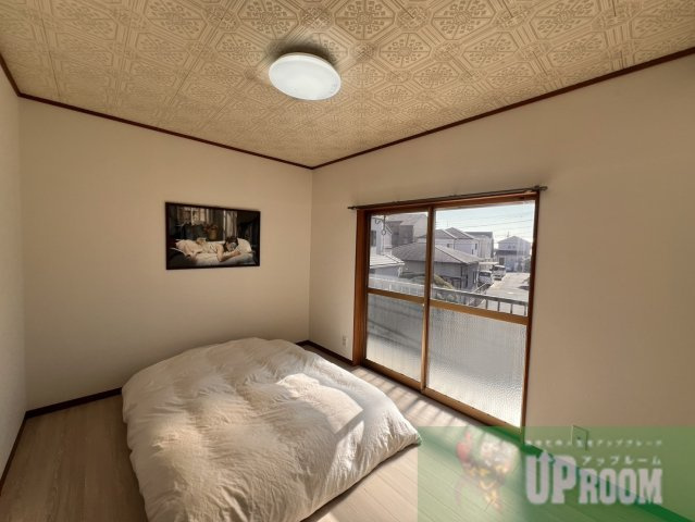 ネコと子犬のワルツの和室