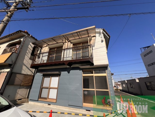 ネコと子犬のワルツの外観