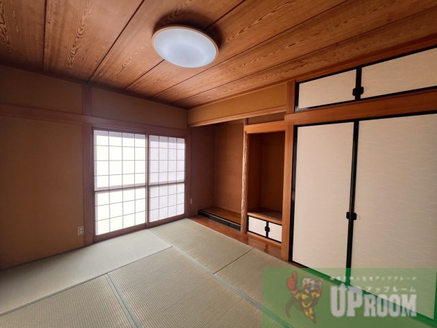 ネコと子犬のワルツの和室