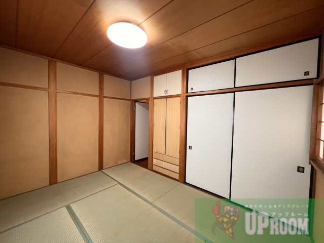 ネコと子犬のワルツの和室