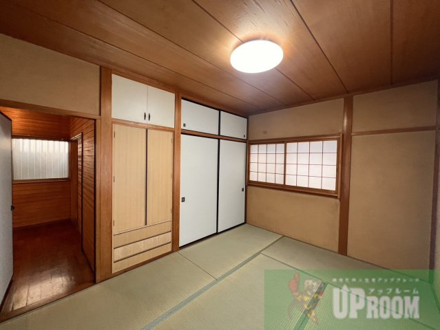 ネコと子犬のワルツの和室