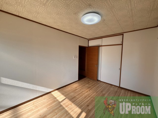 ネコと子犬のワルツの居間・リビング