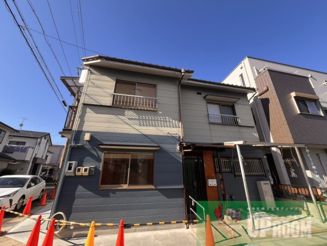 ネコと子犬のワルツの外観