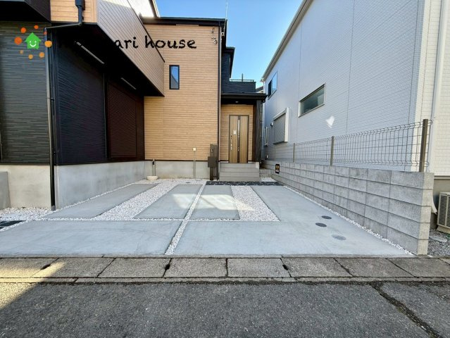 上尾市平塚11期　新築戸建　グラファーレ01の駐車場