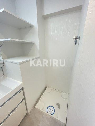 プレジオ関目 の設備|同物件別部屋の写真です。フローリングの色は茶色です。