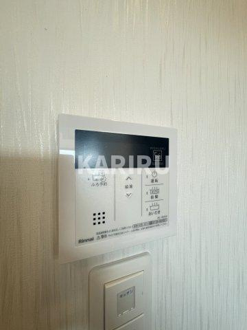 プレジオ関目 のセキュリティ|同物件別部屋の写真です。フローリングの色は茶色です。