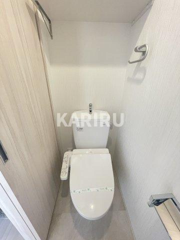プレジオ関目 のトイレ|同物件別部屋の写真です。フローリングの色は茶色です。