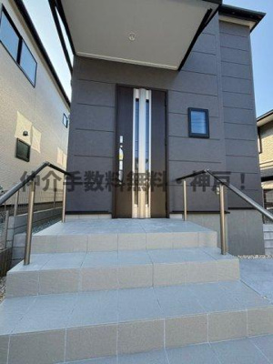 【玄関】 | 神戸市西区学園東町4丁目　新築戸建1号棟　仲介手数料無料！ | ゆったりとした玄関です