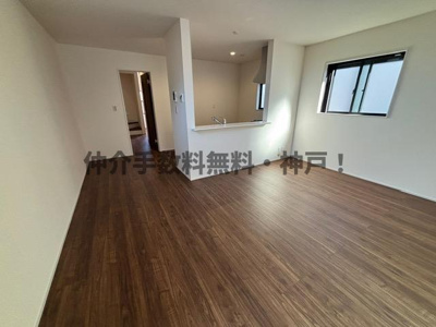 【居間・リビング】 | 神戸市西区学園東町4丁目　新築戸建1号棟　仲介手数料無料！ | ゆったりとしたリビングです