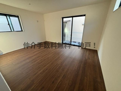 【居間・リビング】 | 神戸市西区学園東町4丁目　新築戸建1号棟　仲介手数料無料！ | 使いやすいリビングです