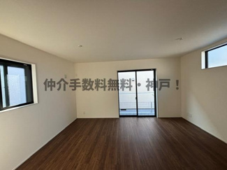 【居間・リビング】 | 神戸市西区学園東町4丁目　新築戸建1号棟　仲介手数料無料！ | 居間です
